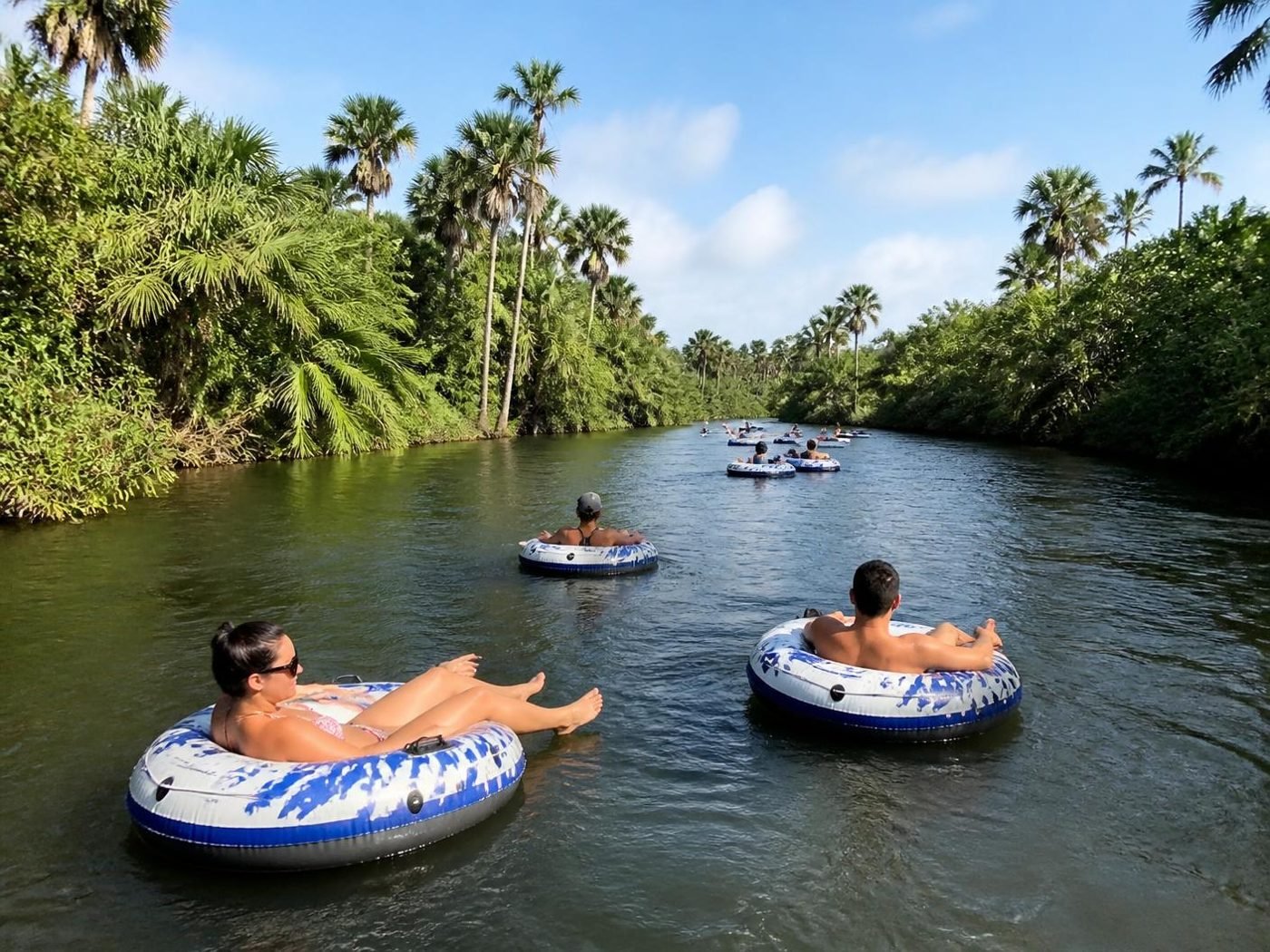 Descida de boia cross pelo rio em Barreirinhas